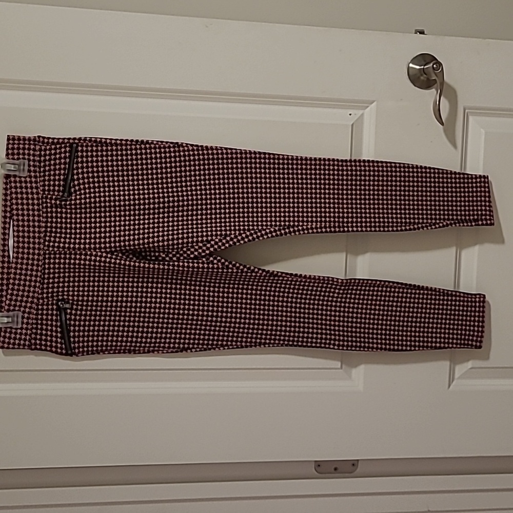 3/$27 Old Navy pink houndstooth leggings